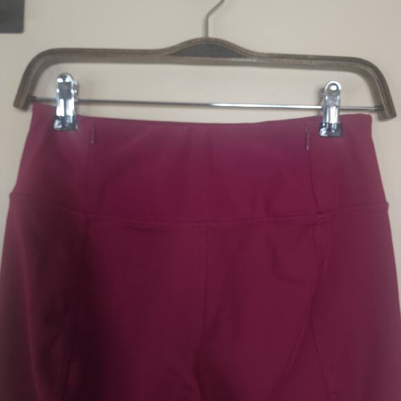 Asics 7/8 High Rise Fashion Cropped Tight in Berry Size M - Picture 5 of 11